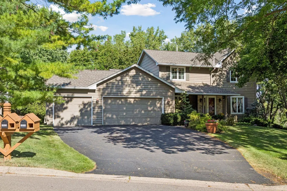 13516 Knox Drive Burnsville, MN 55337