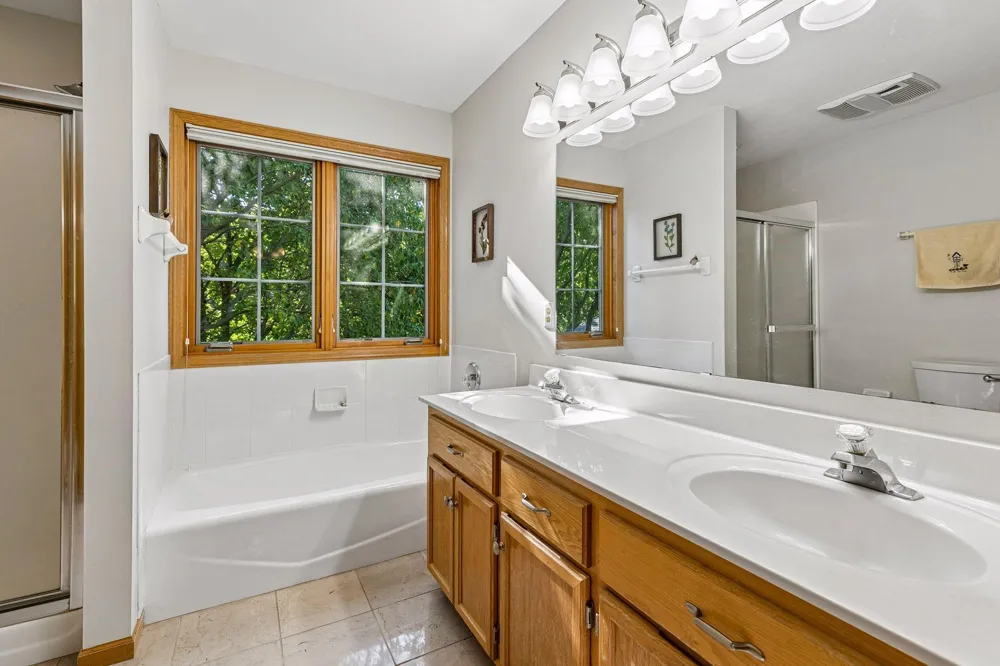 13516 Knox Drive Burnsville, MN 55337