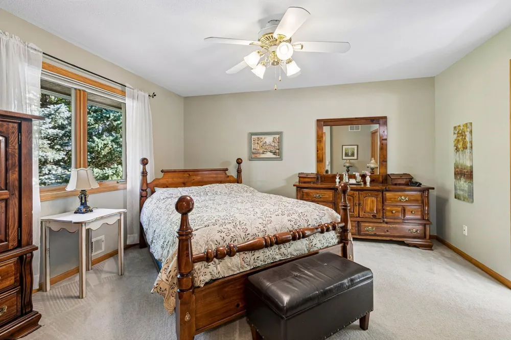 13516 Knox Drive Burnsville, MN 55337