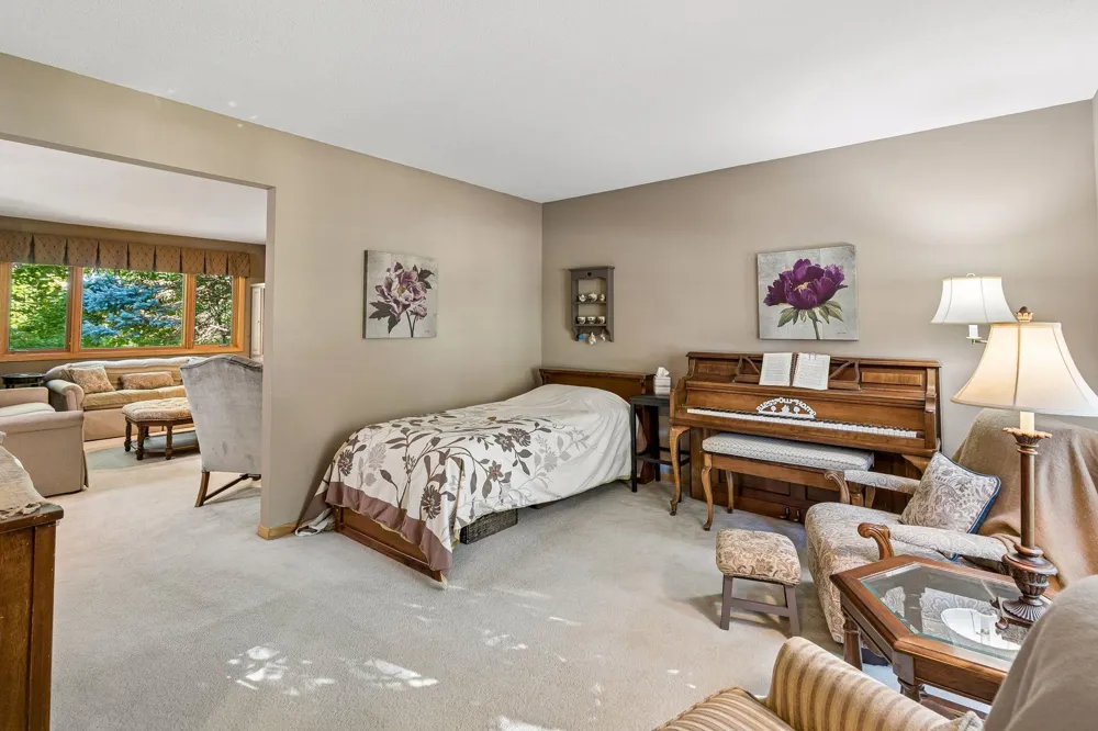 13516 Knox Drive Burnsville, MN 55337