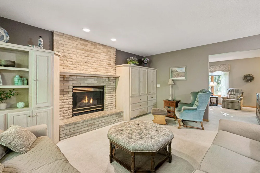 13516 Knox Drive Burnsville, MN 55337