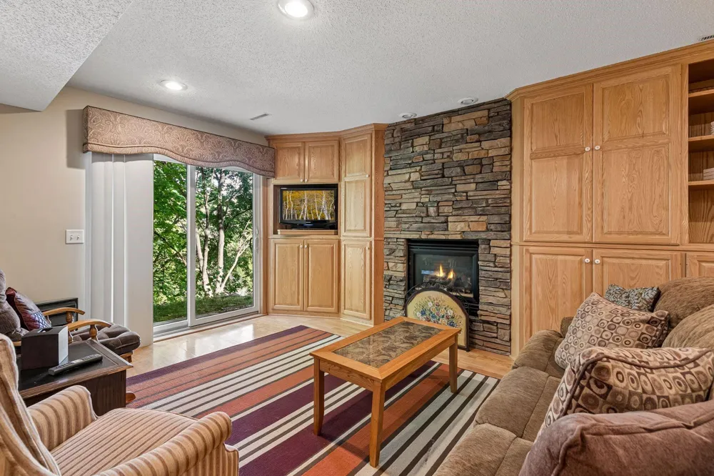 13516 Knox Drive Burnsville, MN 55337