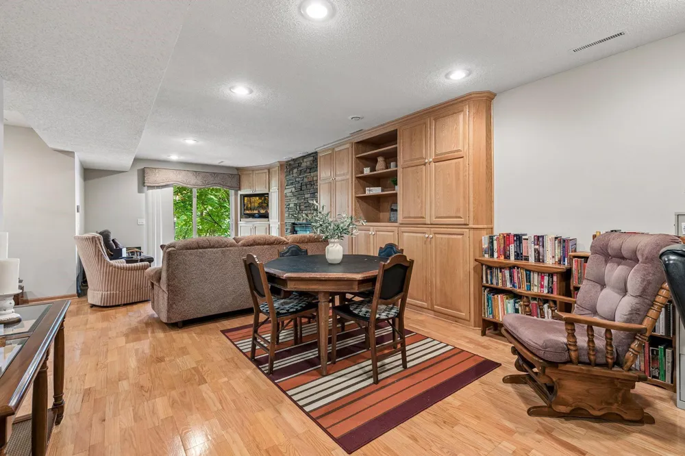 13516 Knox Drive Burnsville, MN 55337