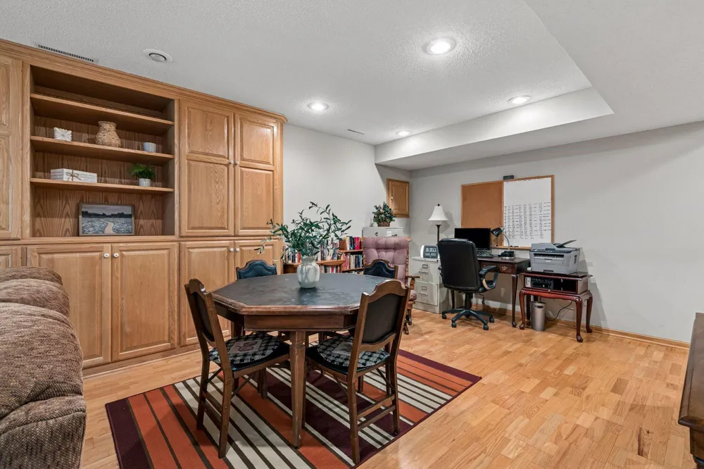 13516 Knox Drive Burnsville, MN 55337
