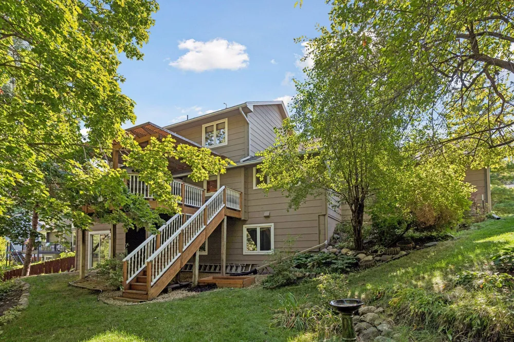 13516 Knox Drive Burnsville, MN 55337