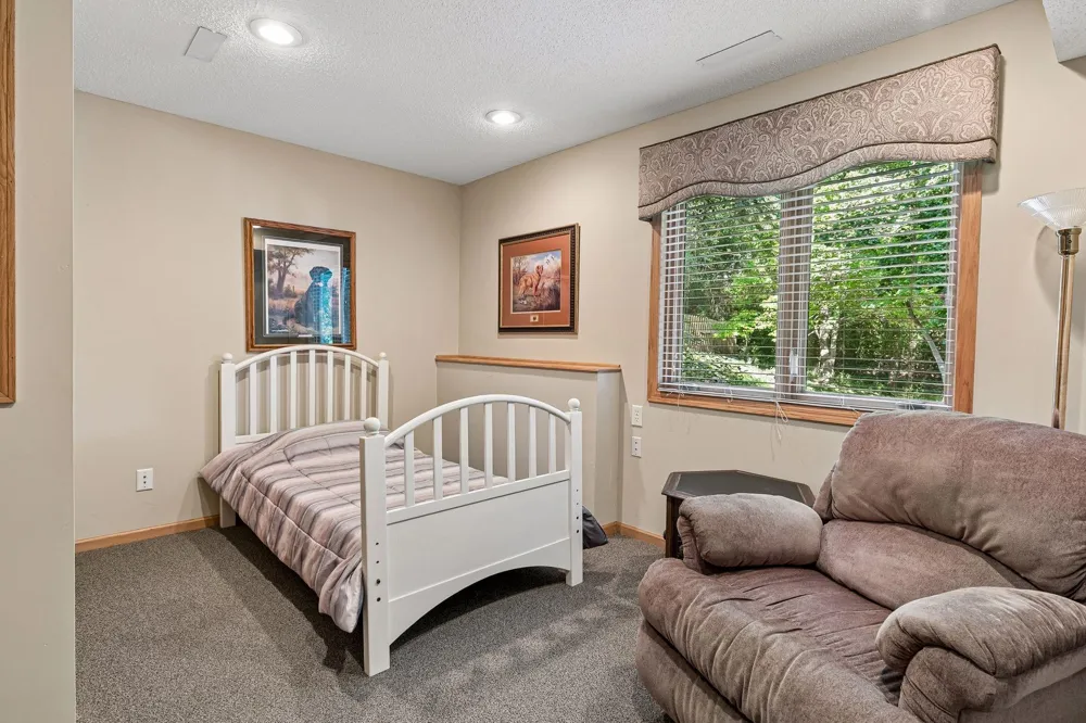 13516 Knox Drive Burnsville, MN 55337