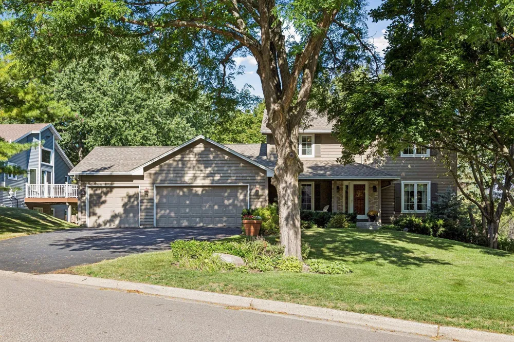 13516 Knox Drive Burnsville, MN 55337