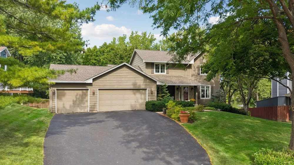 13516 Knox Drive Burnsville, MN 55337