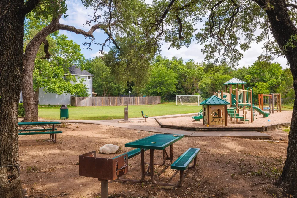 7113 Bending Oak Road Austin, TX 78749