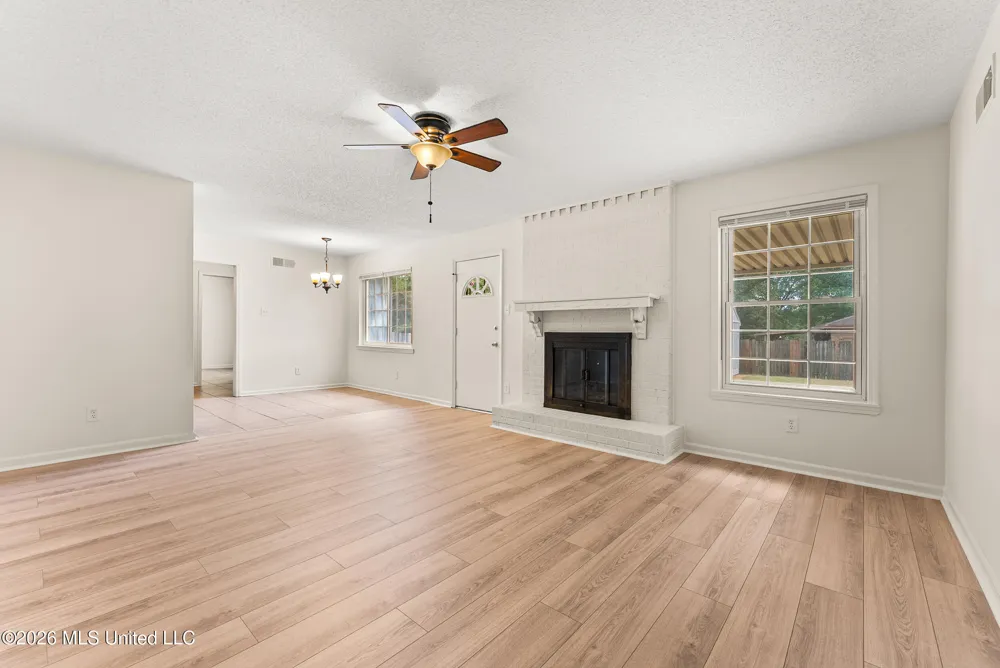 3855 Hilltop Drive Horn Lake, MS 38637