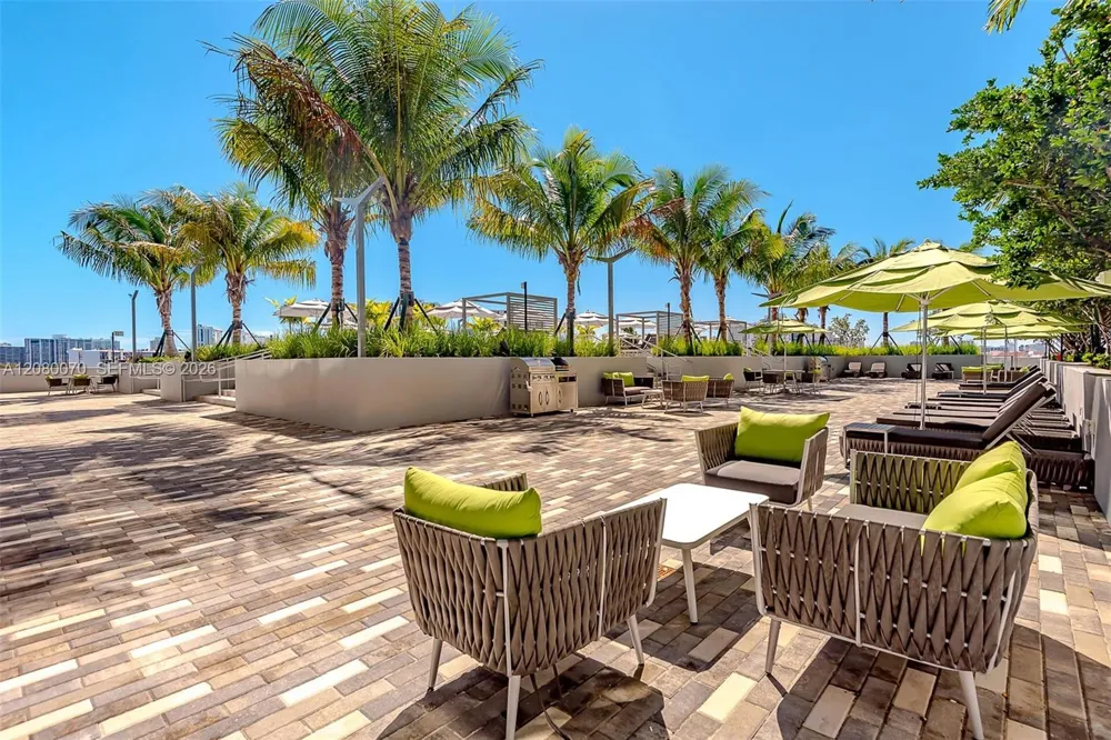 2960 NE 207th St #1005 Aventura, FL 33180
