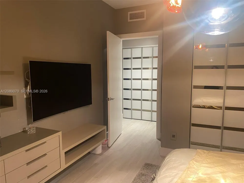 2960 NE 207th St #1005 Aventura, FL 33180