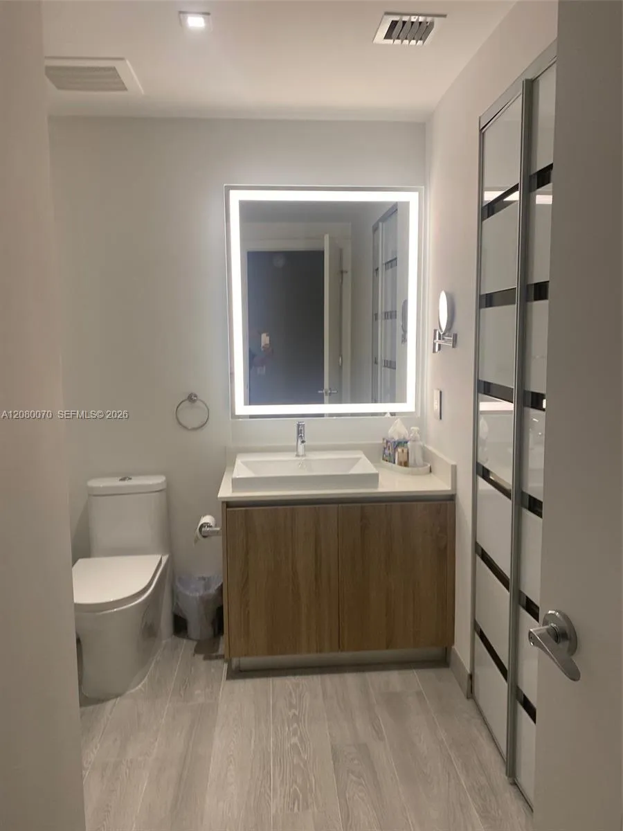 2960 NE 207th St #1005 Aventura, FL 33180