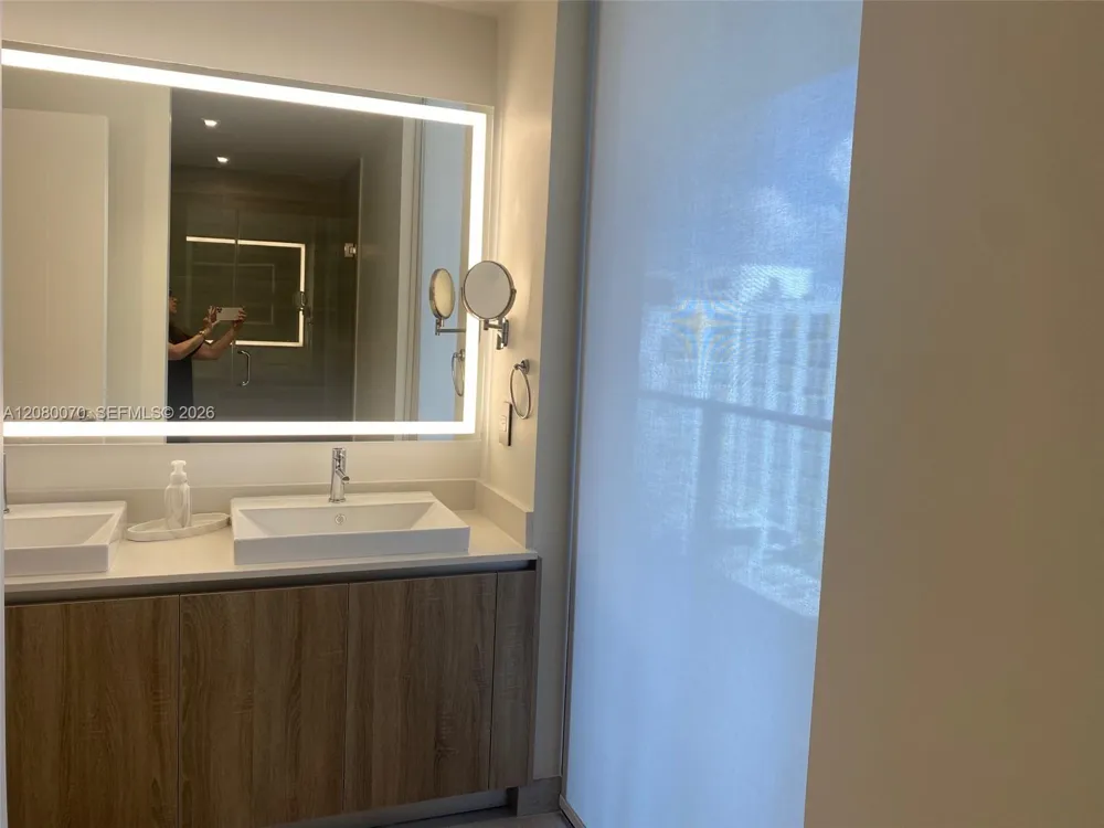 2960 NE 207th St #1005 Aventura, FL 33180