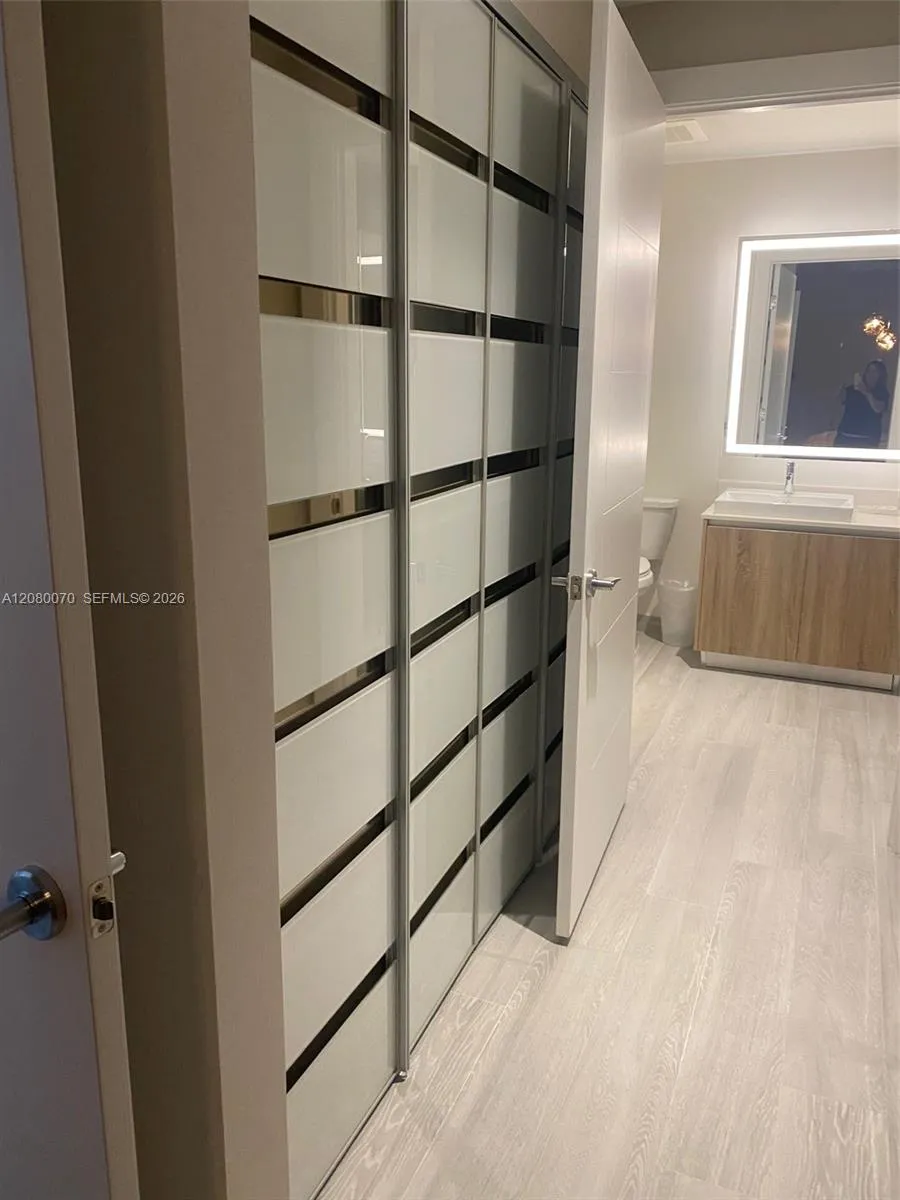 2960 NE 207th St #1005 Aventura, FL 33180