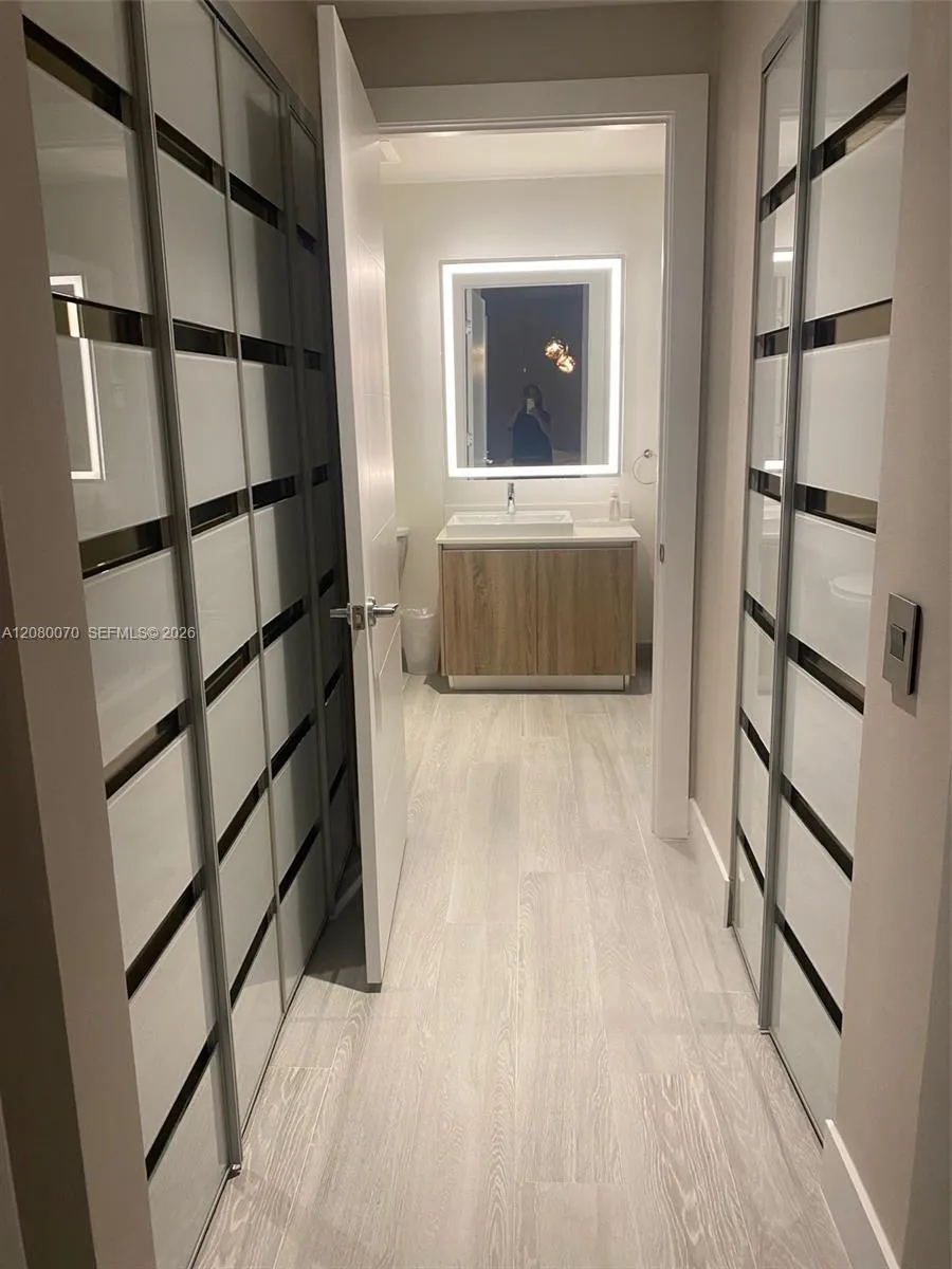 2960 NE 207th St #1005 Aventura, FL 33180