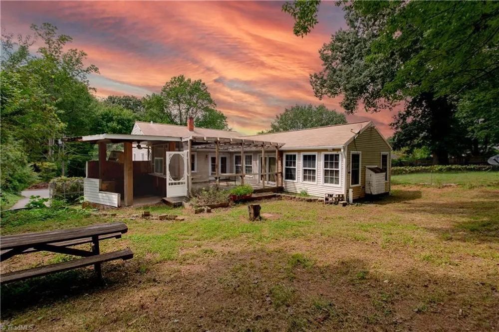 1511 Sharon Road Winston-Salem, NC 27103