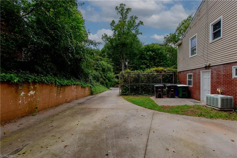 1511 Sharon Road Winston-Salem, NC 27103