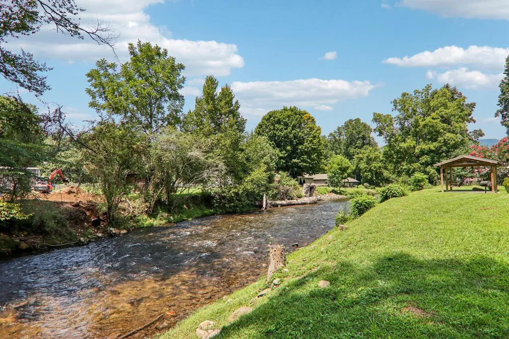 E Deep Creek Bryson City, NC 28713