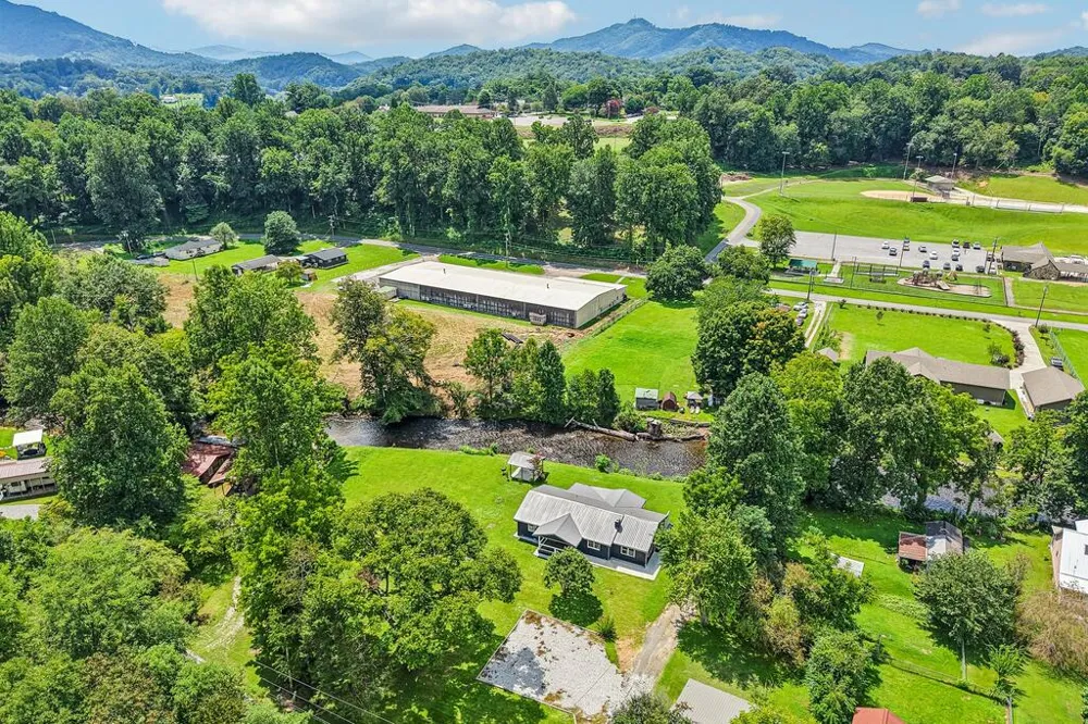 E Deep Creek Bryson City, NC 28713