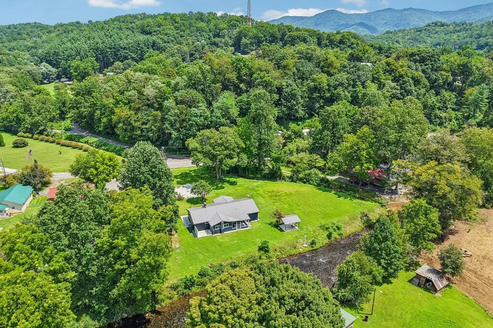 E Deep Creek Bryson City, NC 28713