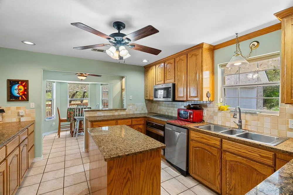 330 Sanctuary Dr. Rockport, TX 78382