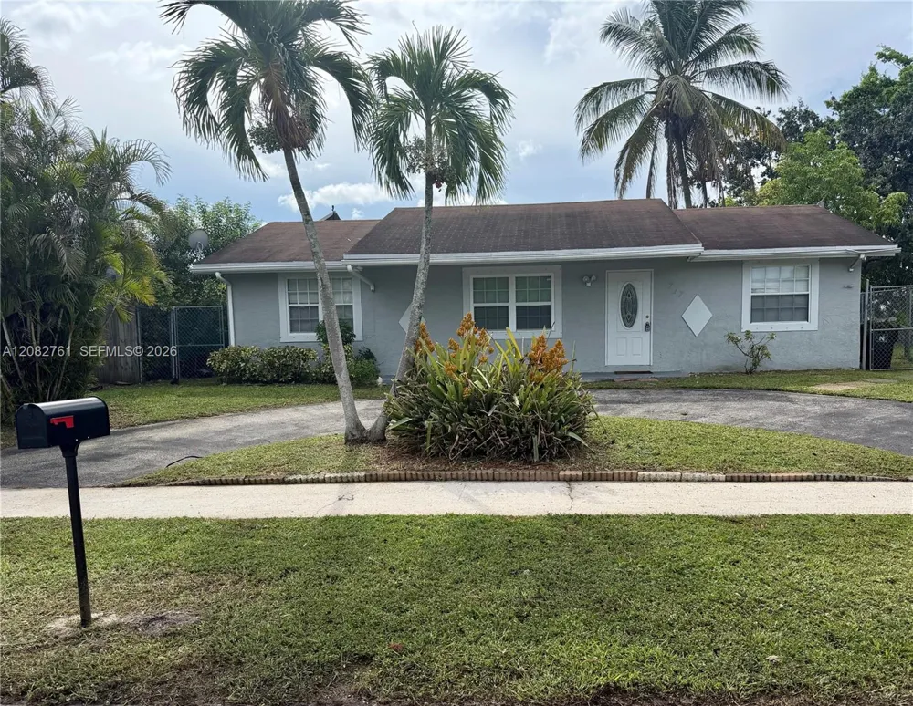 717 SW 79th Ave North Lauderdale, FL 33068