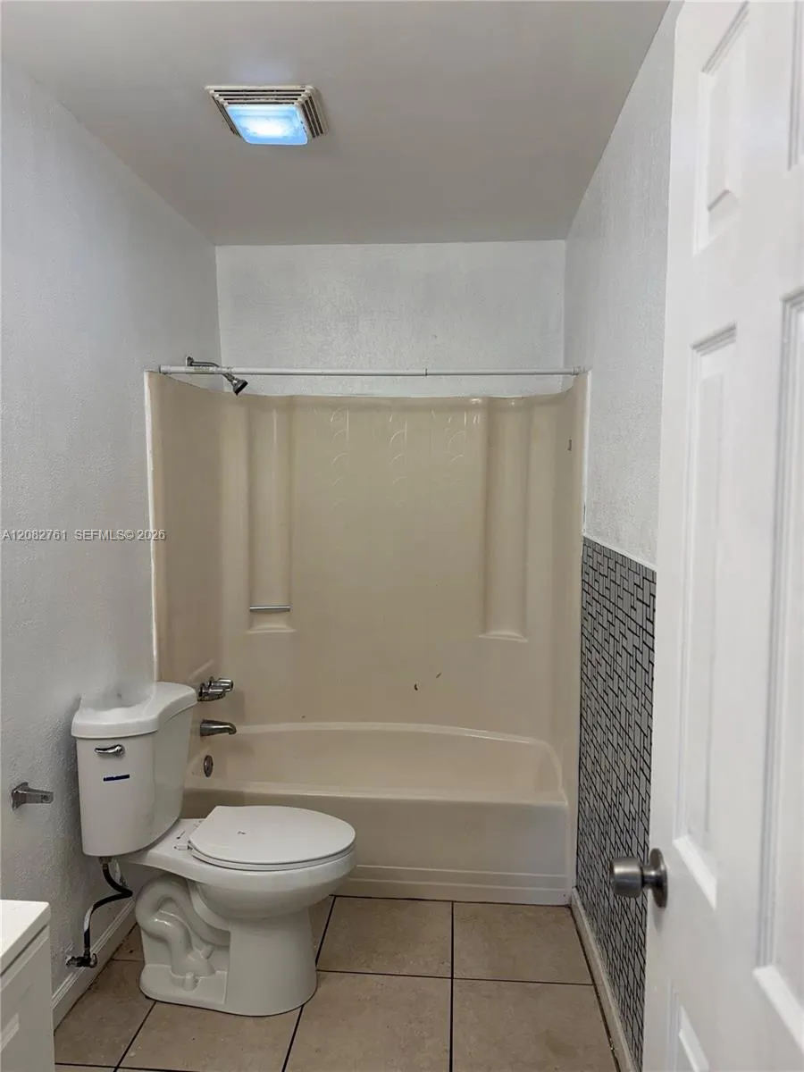 717 SW 79th Ave North Lauderdale, FL 33068
