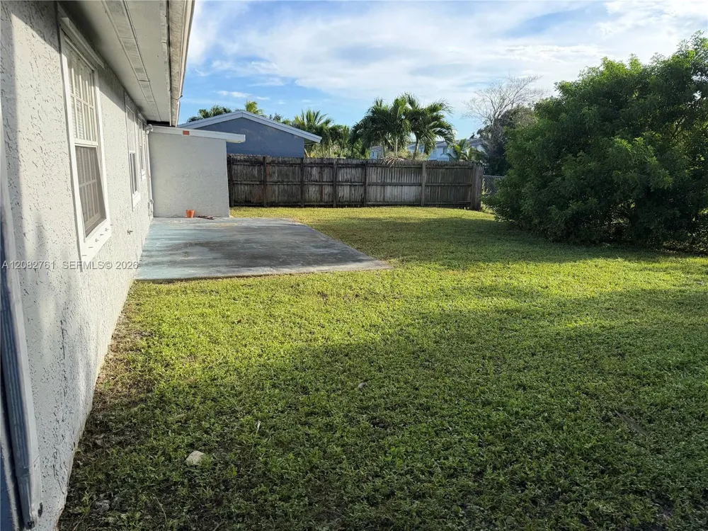 717 SW 79th Ave North Lauderdale, FL 33068