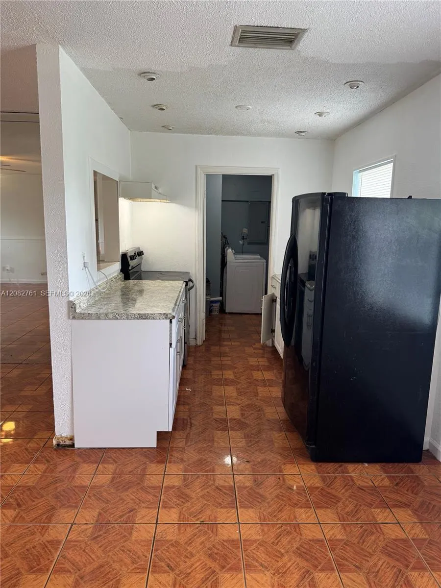 717 SW 79th Ave North Lauderdale, FL 33068