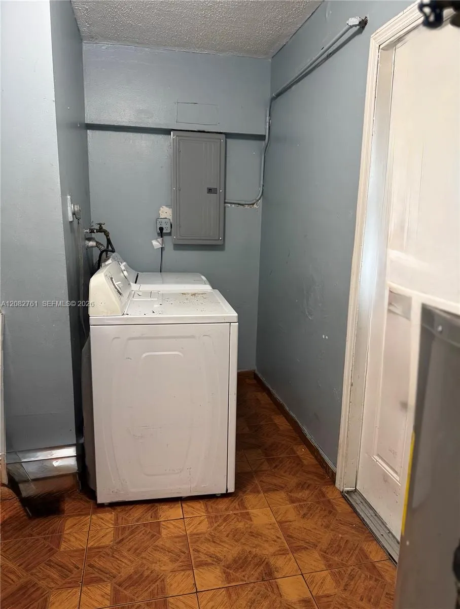 717 SW 79th Ave North Lauderdale, FL 33068