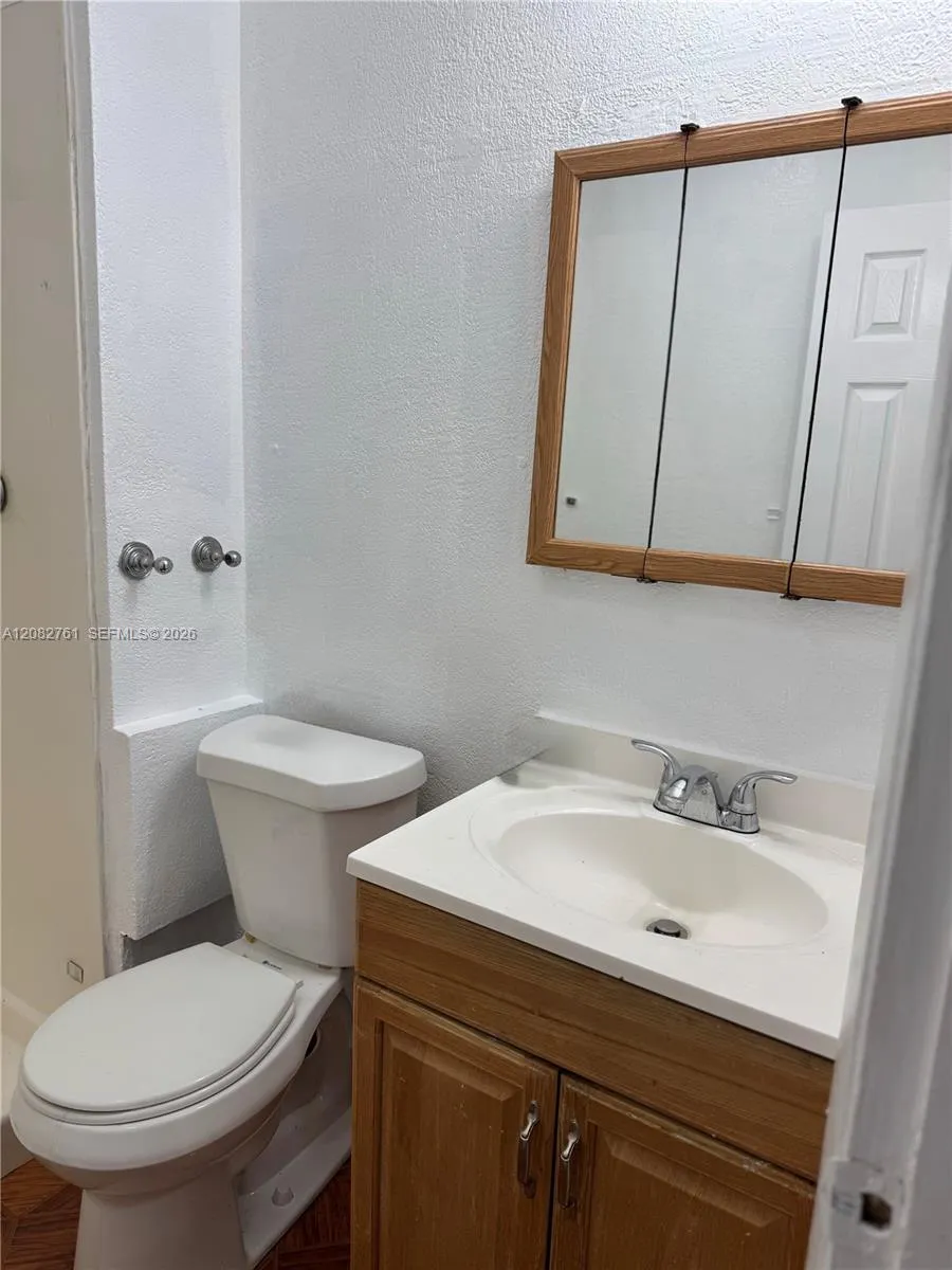 717 SW 79th Ave North Lauderdale, FL 33068