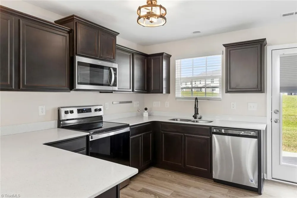 7649 Oliver Park Drive Whitsett, NC 27377