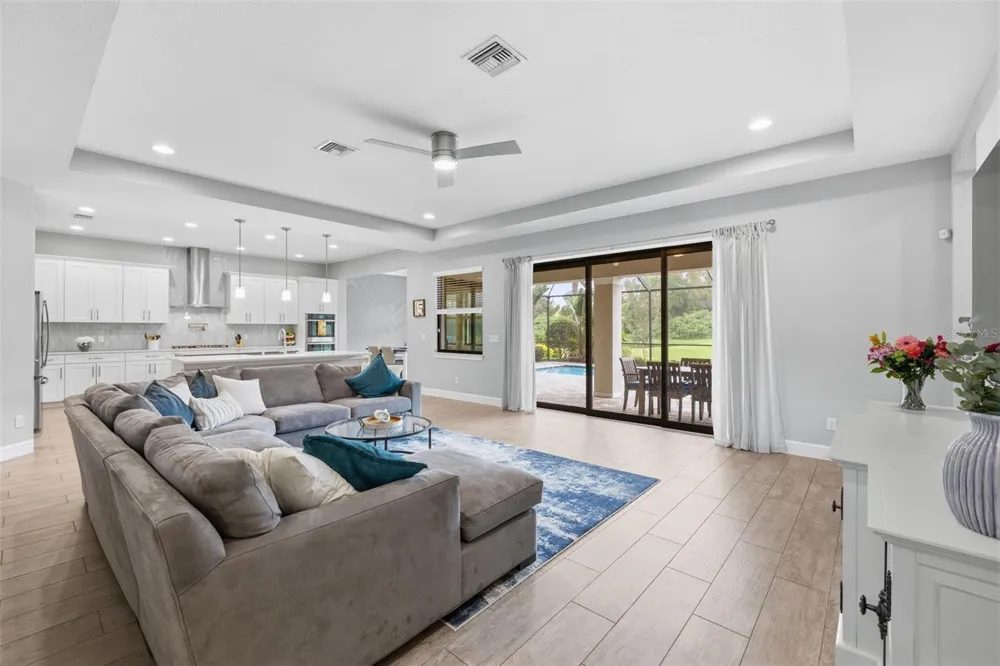 18615 RUE BEAUVAIS Lutz, FL 33558