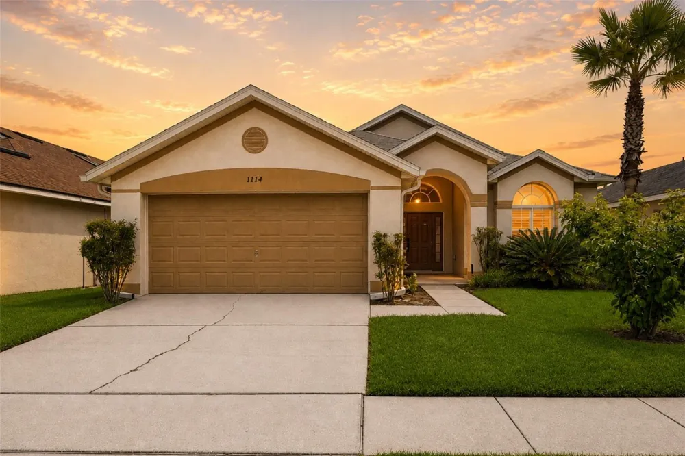 1114 BLOOMINGDALE DRIVE Davenport, FL 33897