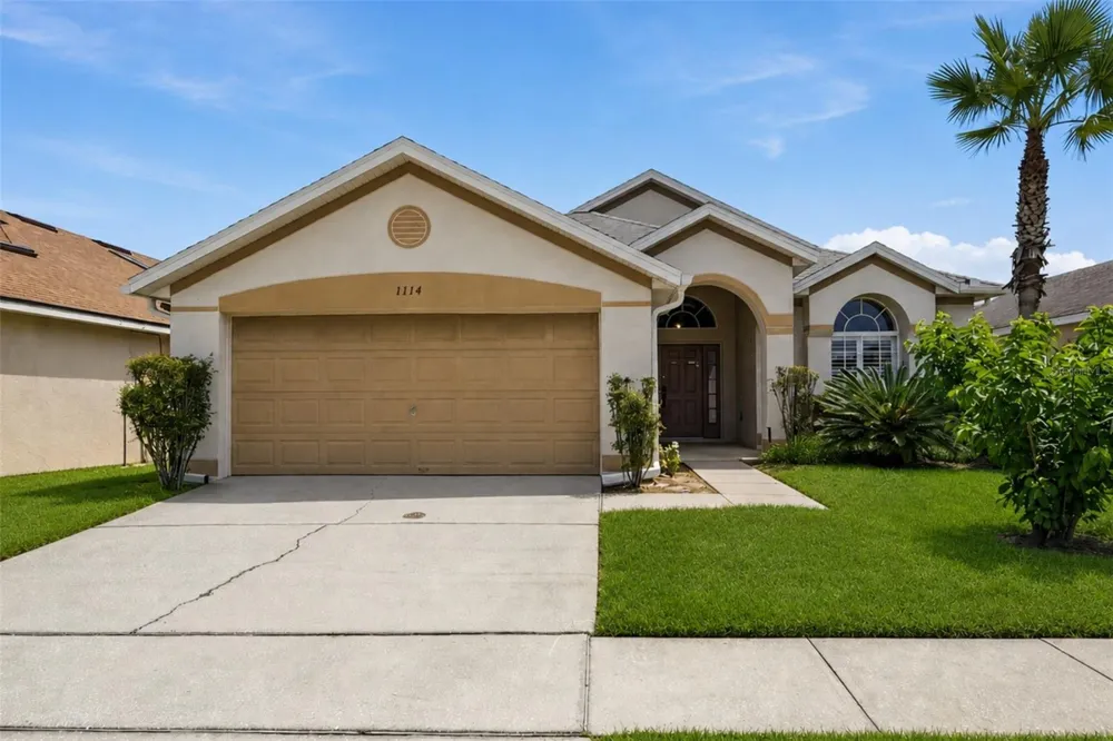 1114 BLOOMINGDALE DRIVE Davenport, FL 33897