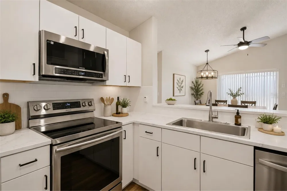 1114 BLOOMINGDALE DRIVE Davenport, FL 33897