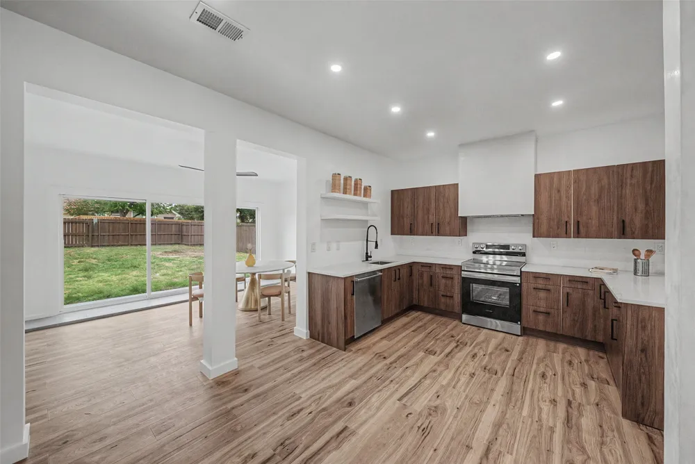 802 Azalia Drive Lewisville, TX 75067