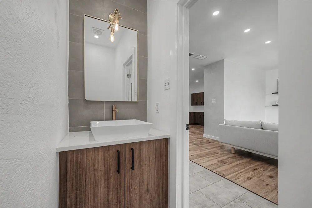 802 Azalia Drive Lewisville, TX 75067
