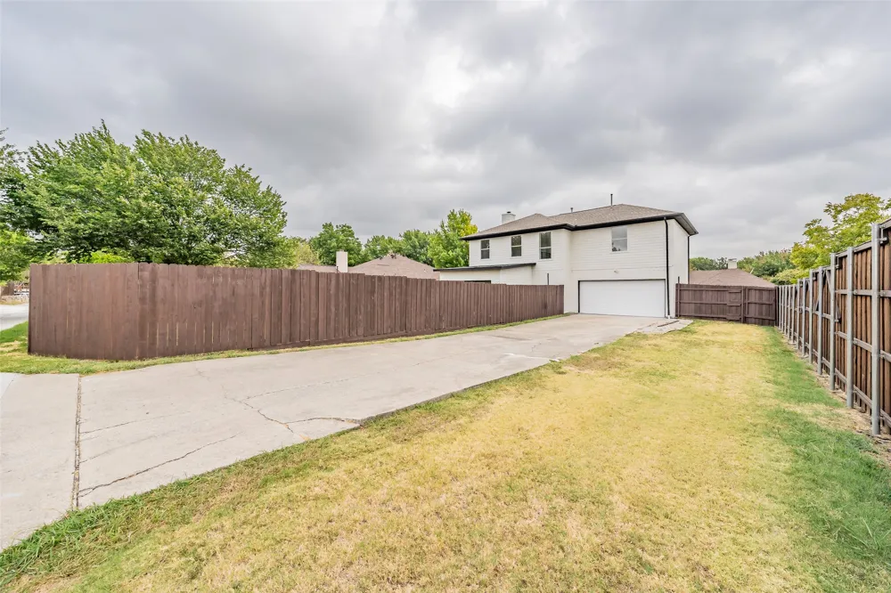 802 Azalia Drive Lewisville, TX 75067