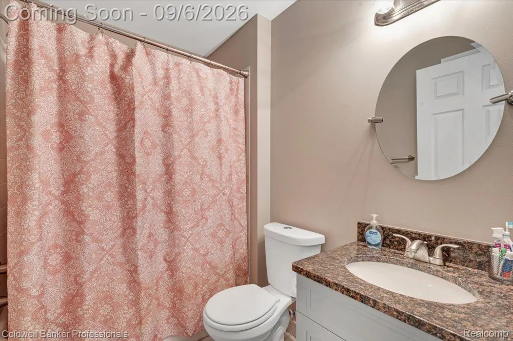 47 Old Carriage Lane Lapeer City, MI 48446