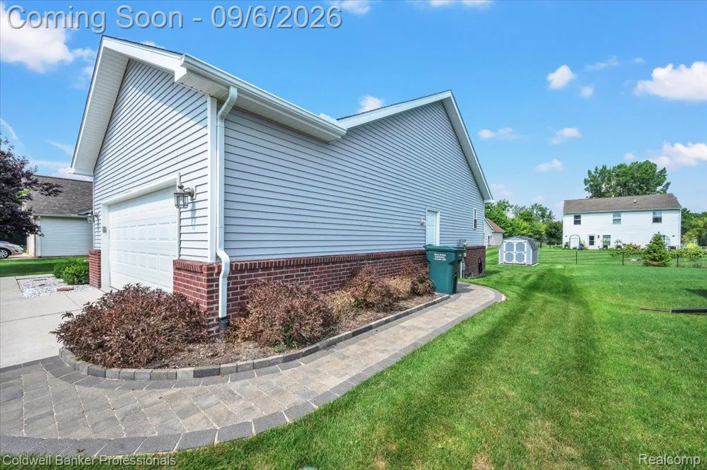 47 Old Carriage Lane Lapeer City, MI 48446