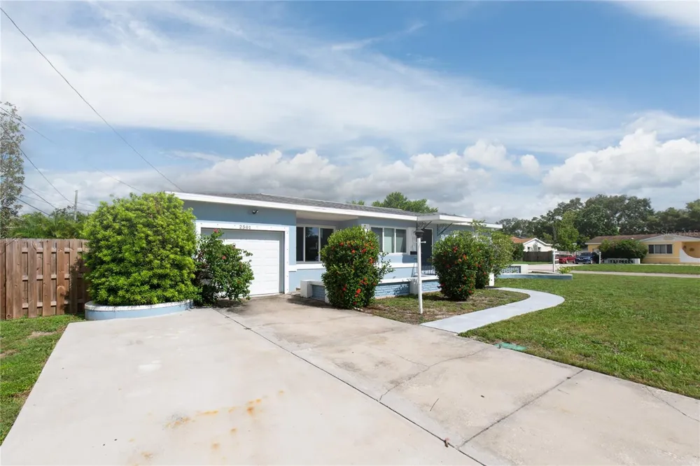 2501 LESLEE LAKE DRIVE St Petersburg, FL 33713