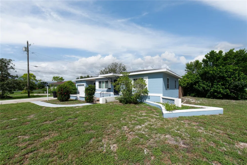 2501 LESLEE LAKE DRIVE St Petersburg, FL 33713