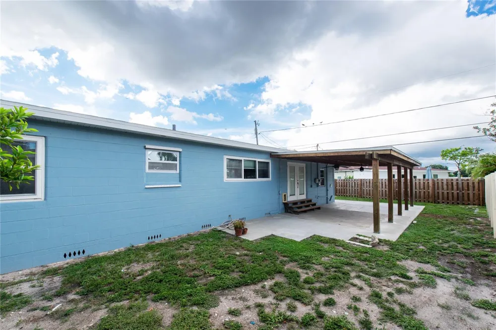 2501 LESLEE LAKE DRIVE St Petersburg, FL 33713