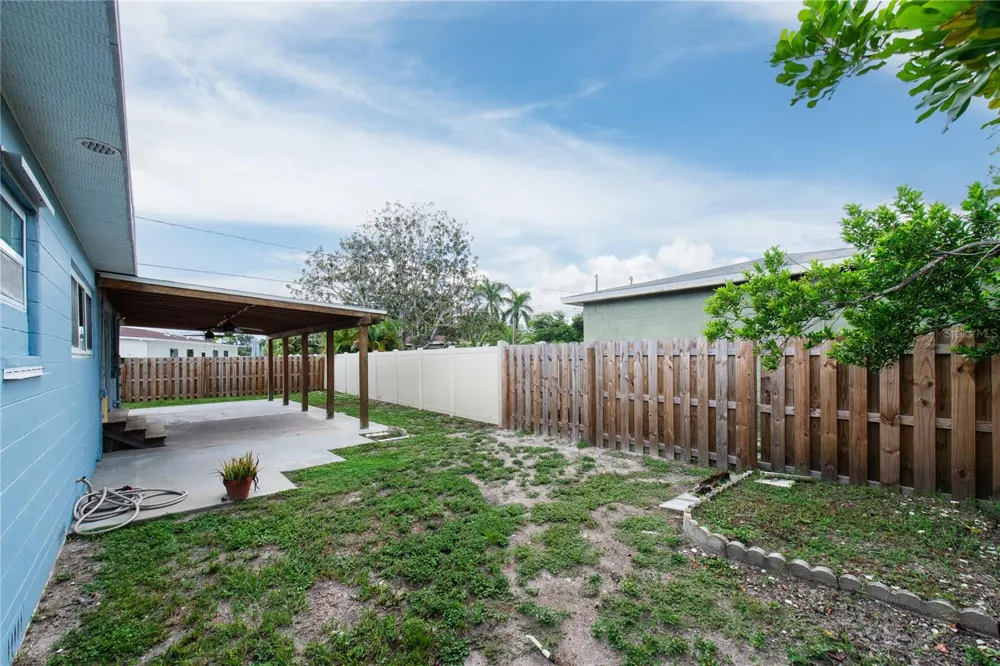 2501 LESLEE LAKE DRIVE St Petersburg, FL 33713