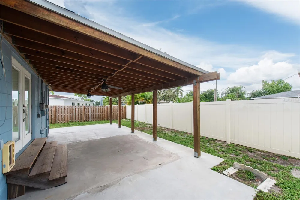2501 LESLEE LAKE DRIVE St Petersburg, FL 33713