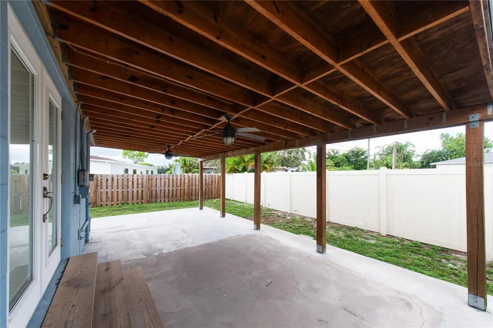 2501 LESLEE LAKE DRIVE St Petersburg, FL 33713