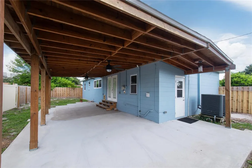 2501 LESLEE LAKE DRIVE St Petersburg, FL 33713