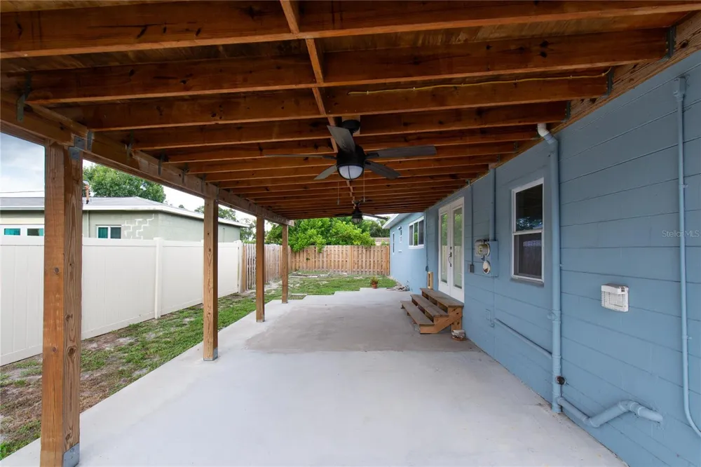 2501 LESLEE LAKE DRIVE St Petersburg, FL 33713